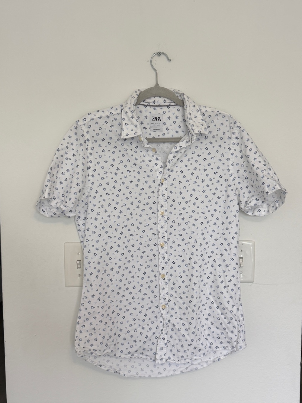 Zara Men White Short-Sleeve Button-Down Shirt with Blue Floral Motif